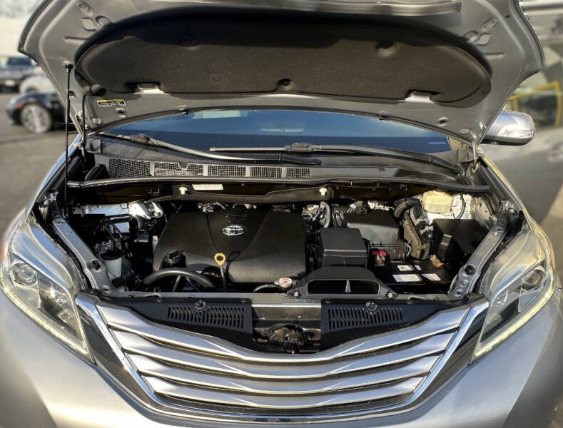 2017 Toyota Sienna Limited 7-Passenger