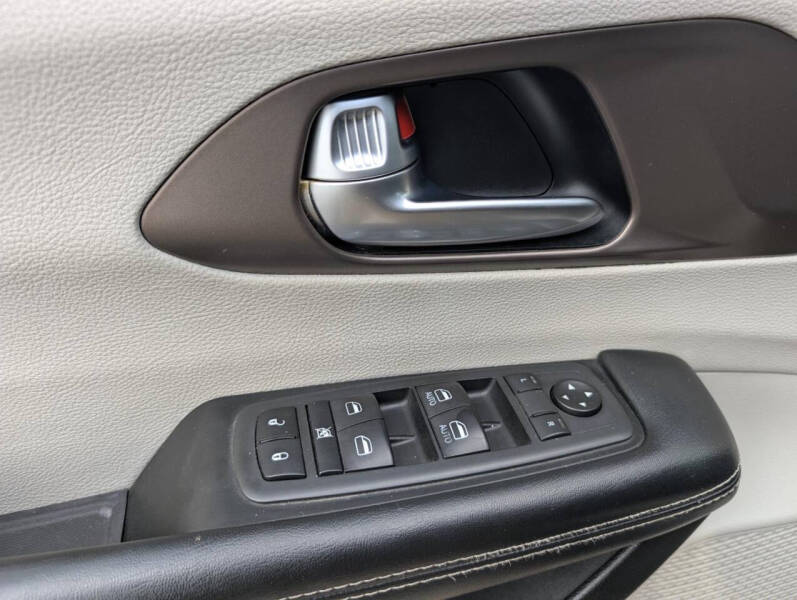 2020 Chrysler Voyager LXi