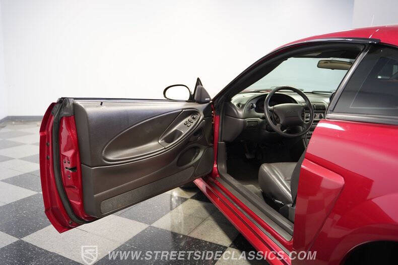 2004 Ford Mustang GT Deluxe