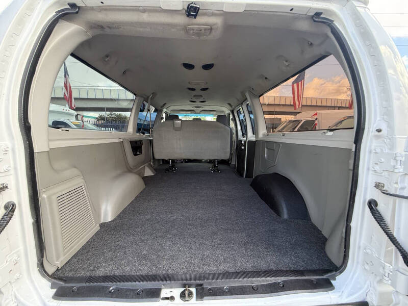 2012 Ford E-350