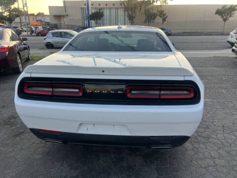 2015 Dodge Challenger SXT Plus