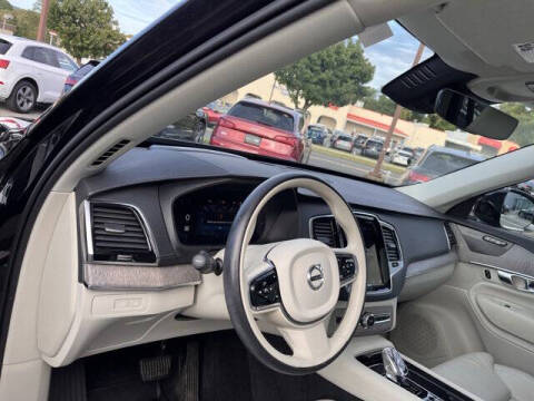 2023 Volvo XC90 Recharge T8 Ultimate Dark Theme