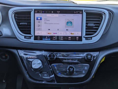 2026 Chrysler Voyager LX