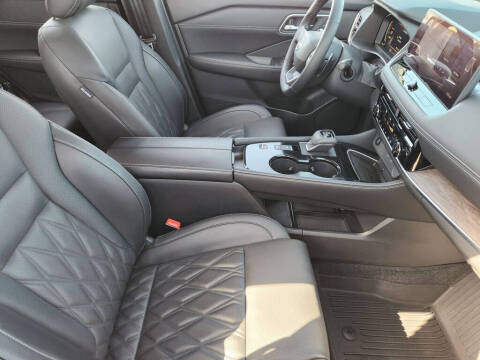 2025 Nissan Rogue Platinum