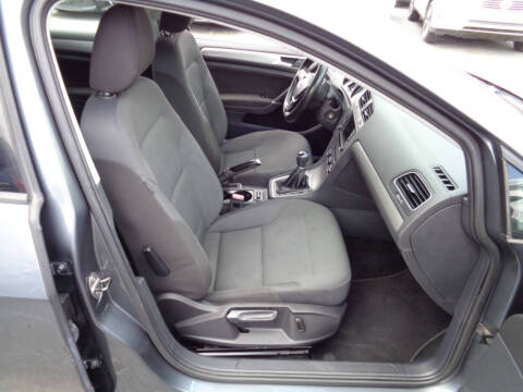 2017 Volkswagen Golf TSI S