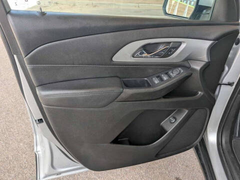 2022 Chevrolet Traverse LT Cloth