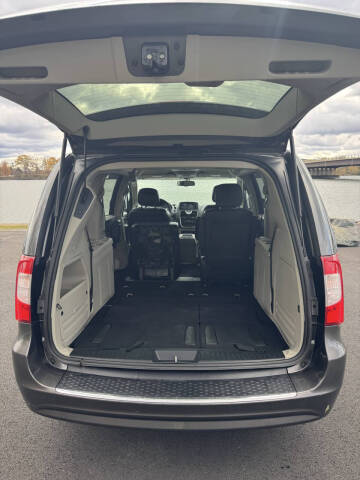 2016 Chrysler Town and Country Touring