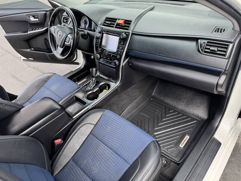 2016 Toyota Camry SE