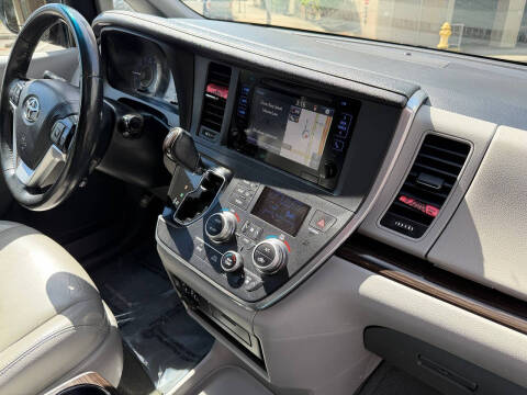 2016 Toyota Sienna XLE Premium 8-Passenger