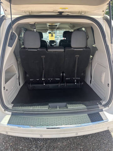 2012 Chrysler Town and Country Touring-L