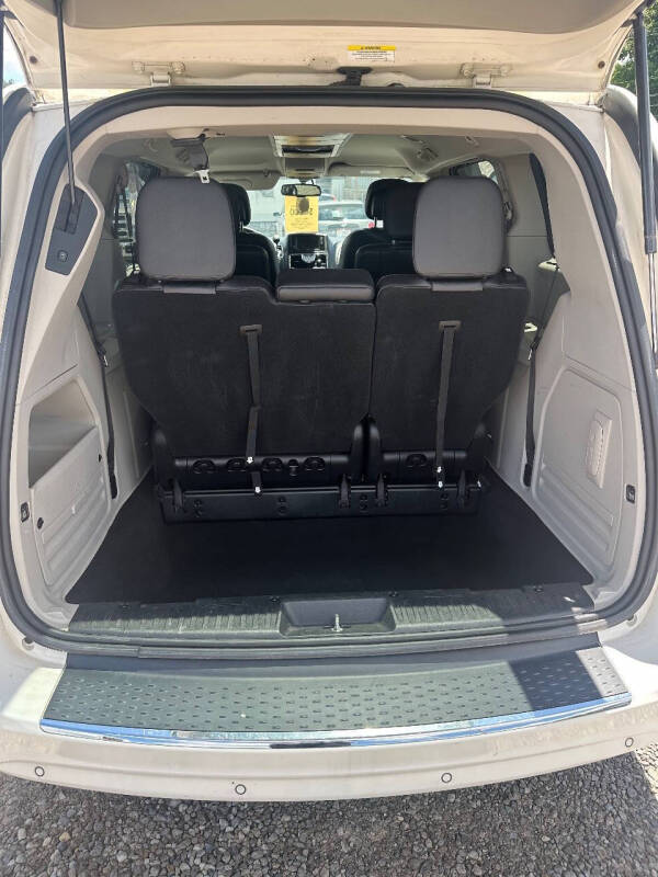 2012 Chrysler Town and Country Touring-L