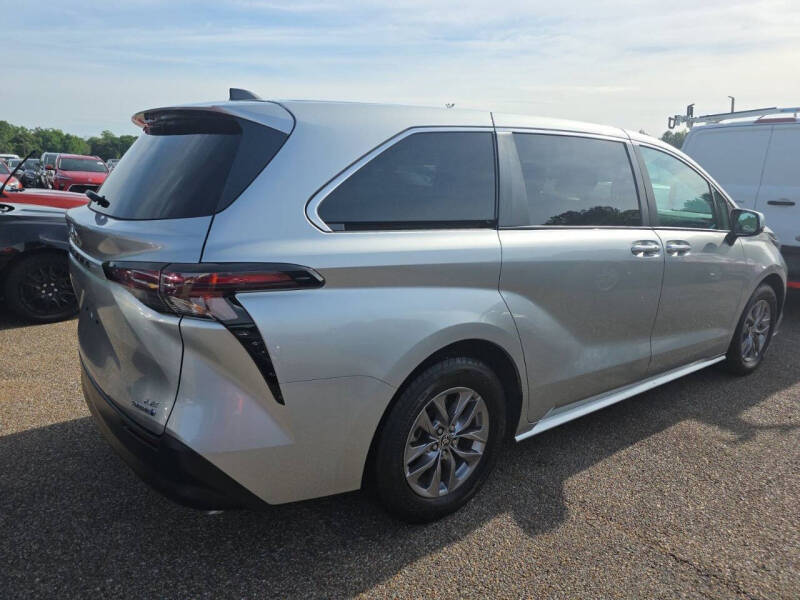 2023 Toyota Sienna LE 8-Passenger