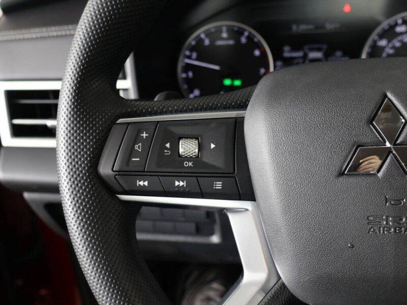 2026 Mitsubishi Outlander ES