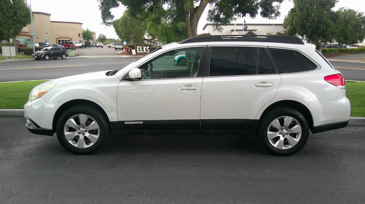White 2010 Subaru Outback 2.5i Limited AWD 2.5i Limited 4dr Wagon 2