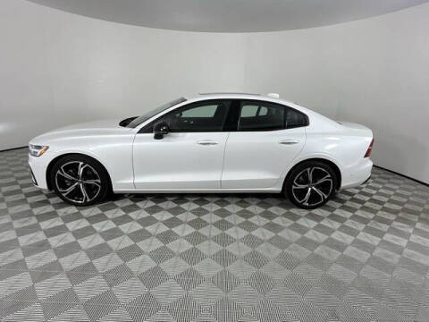 2024 Volvo S60 B5 Plus Dark Theme