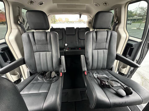 2016 Chrysler Town and Country Touring