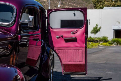 1937 Plymouth Deluxe