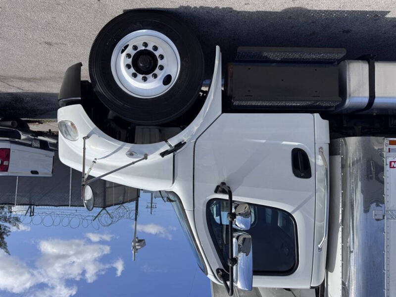 2018 Freightliner M2 106