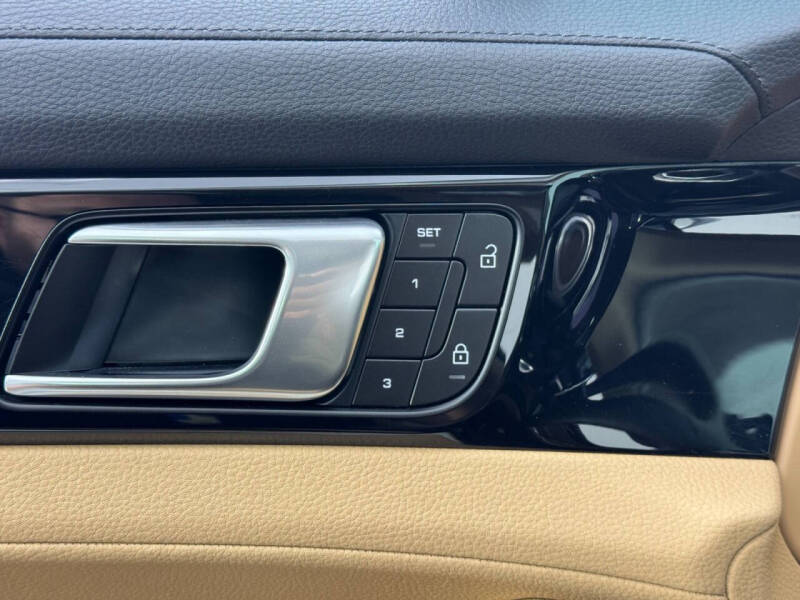 2023 Porsche Panamera 4 E-Hybrid