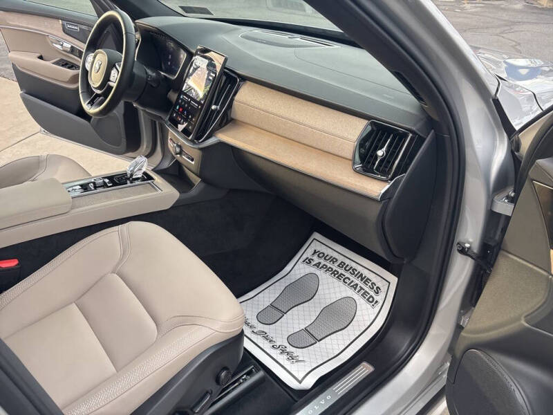 2025 Volvo XC90 B6 Plus Bright Theme 7P