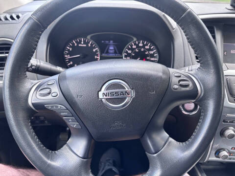 2017 Nissan Pathfinder SL