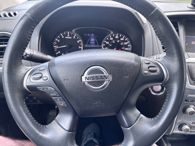 2017 Nissan Pathfinder SL