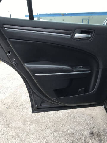 2015 Chrysler 300 Limited