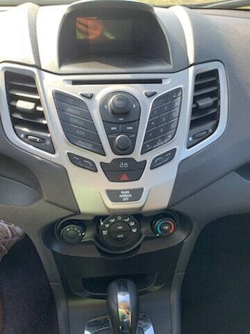 2013 Ford Fiesta Hatchback - $3,950