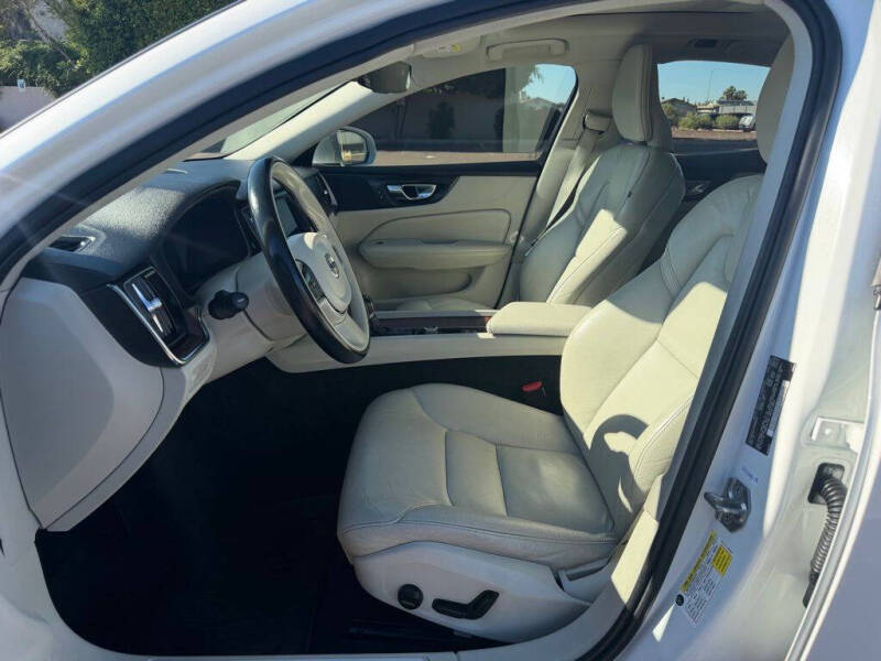 2021 Volvo S60 T5 Momentum