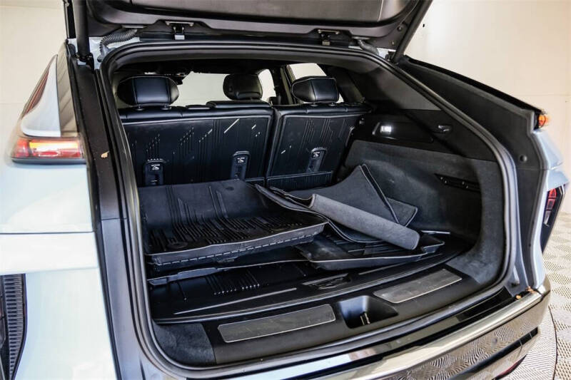 2024 Cadillac LYRIQ Luxury 1