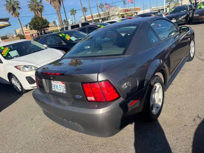 2004 Ford Mustang