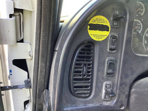 2010 Freightliner M2 106