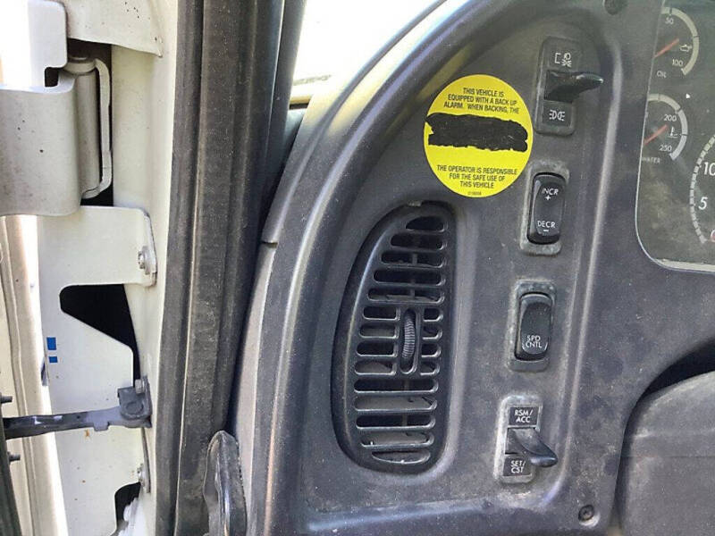 2010 Freightliner M2 106