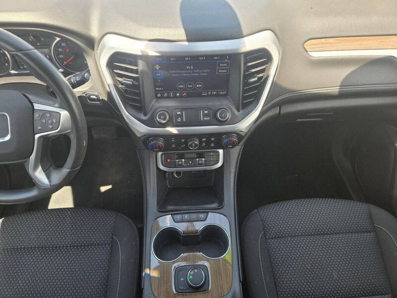 2022 GMC Acadia SLE