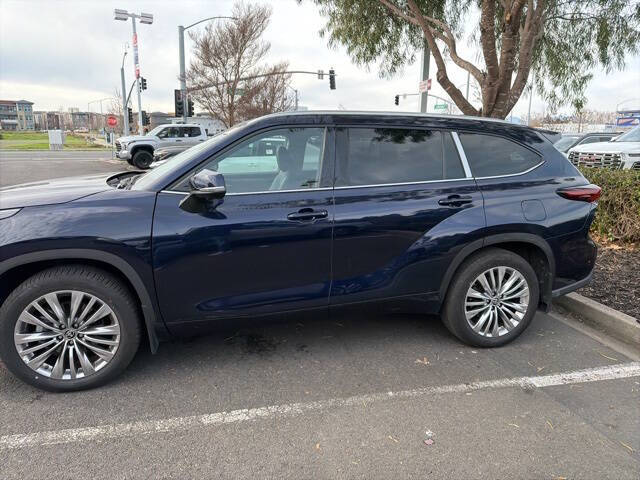 2024 Toyota Highlander Platinum