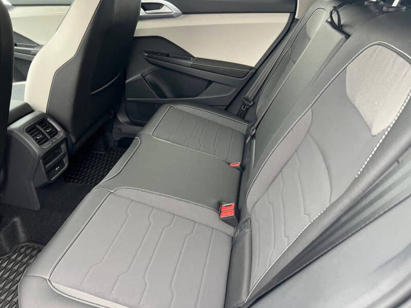 2025 Volkswagen Taos SE 4Motion