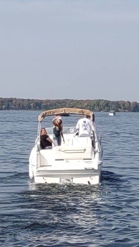 2001 Larson Boats 259 Cabrio