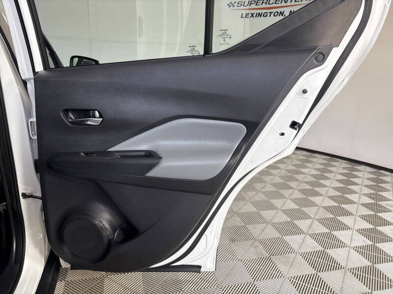 2023 Nissan Kicks SR