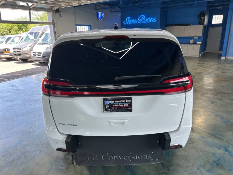 2024 Chrysler Pacifica Touring