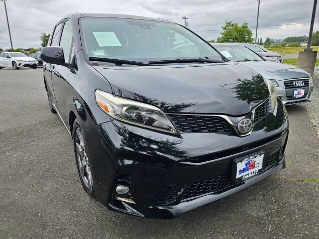 2019 Toyota Sienna SE Premium's photo