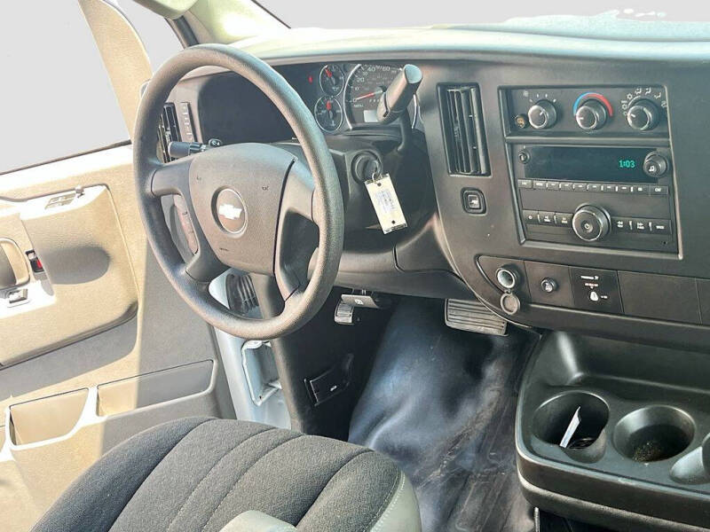 2025 Chevrolet Express 2500