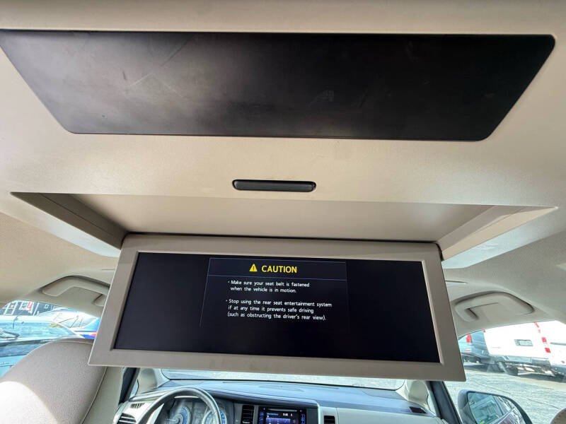 2015 Toyota Sienna XLE Premium 8-Passenger