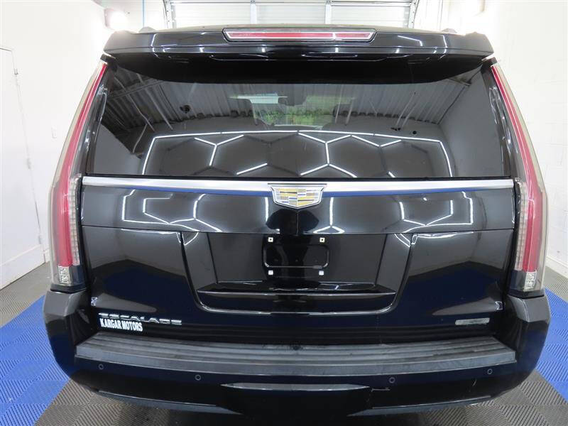 2016 Cadillac Escalade Luxury Collection
