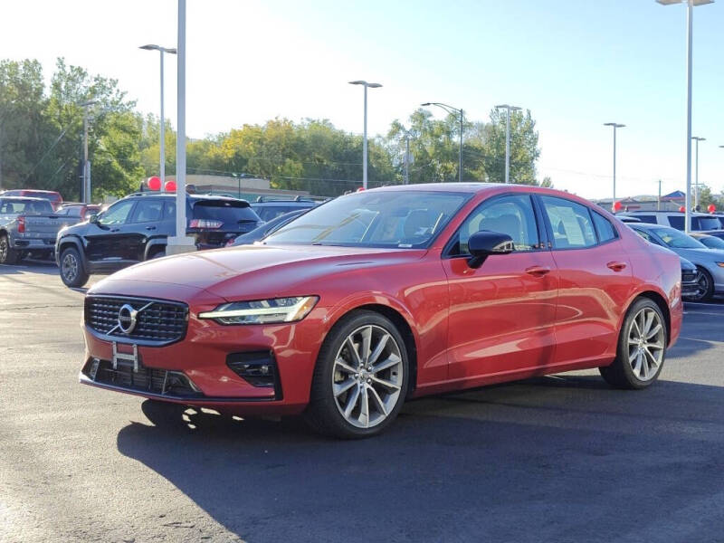 2021 Volvo S60 T5 Momentum