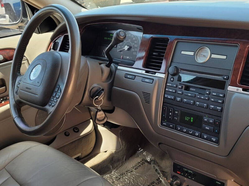 2003 Lincoln Town Car Executive