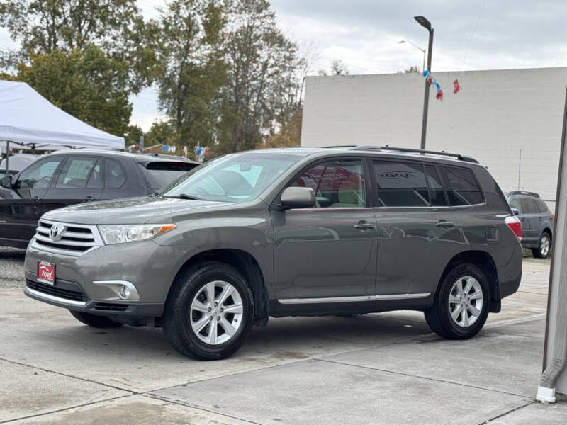 2011 Toyota Highlander null photo 3