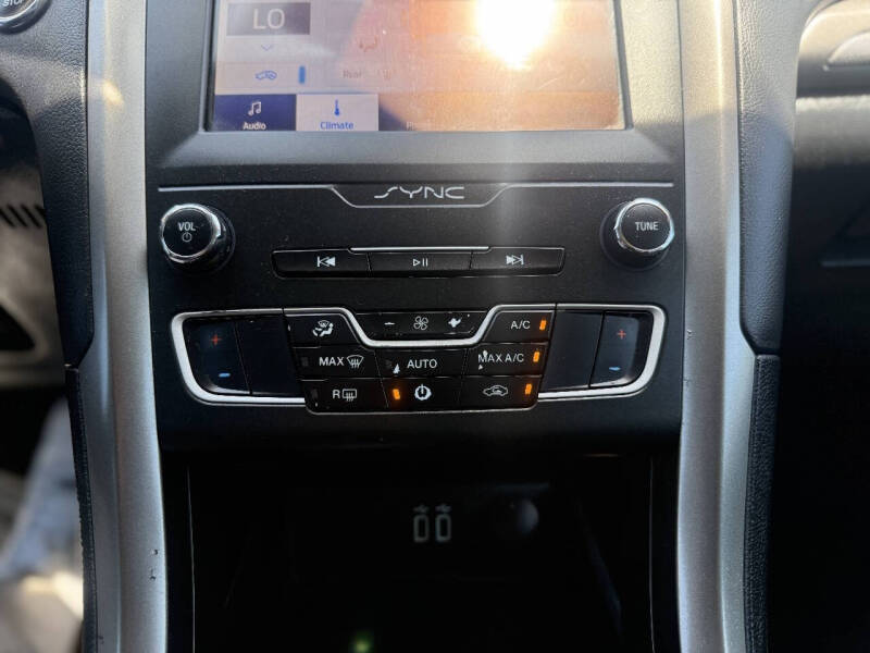 2020 Ford Fusion SE