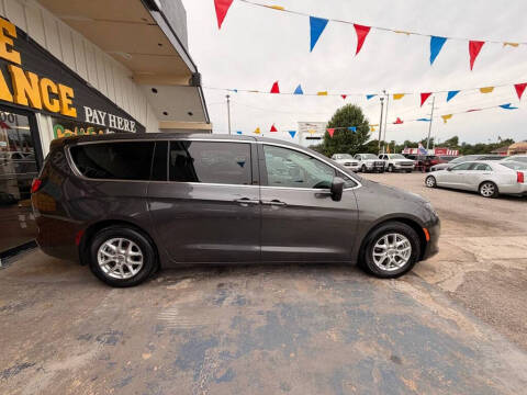 2022 Chrysler Voyager LX