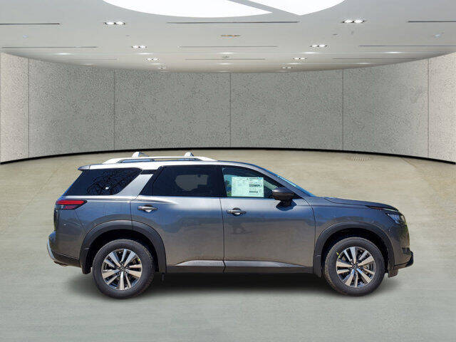 2024 Nissan Pathfinder SL