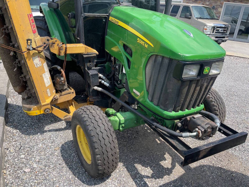 2009 John Deere 5085 M